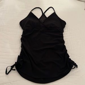 Lululemon workout top. Ruched on sides, part mesh on back.